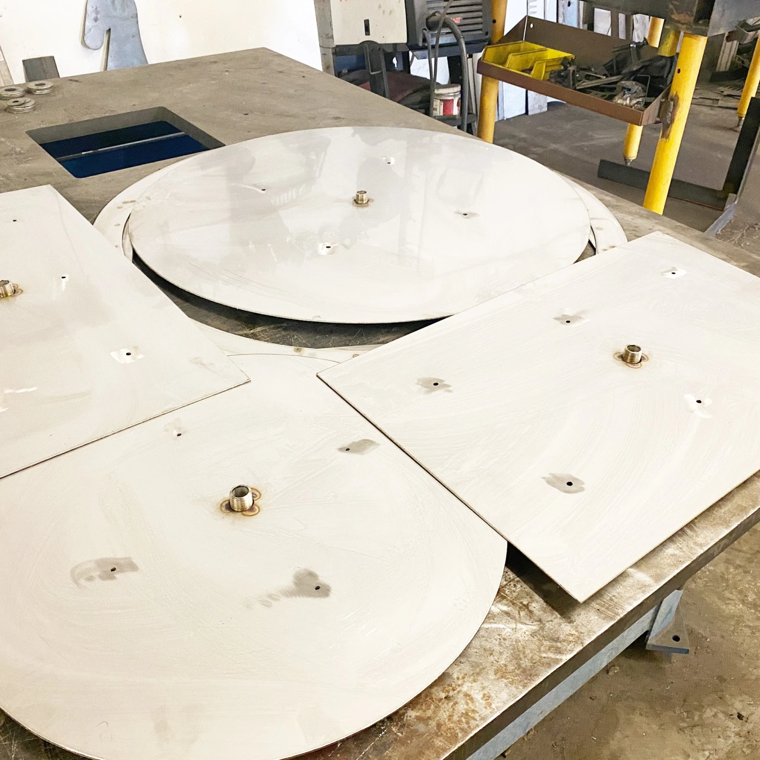 19″ – 24″ Custom Round Flat, Stainless Steel Burner Pan 5 19″ – 24″ Custom Round Flat, Stainless Steel Burner Pan - Image 3